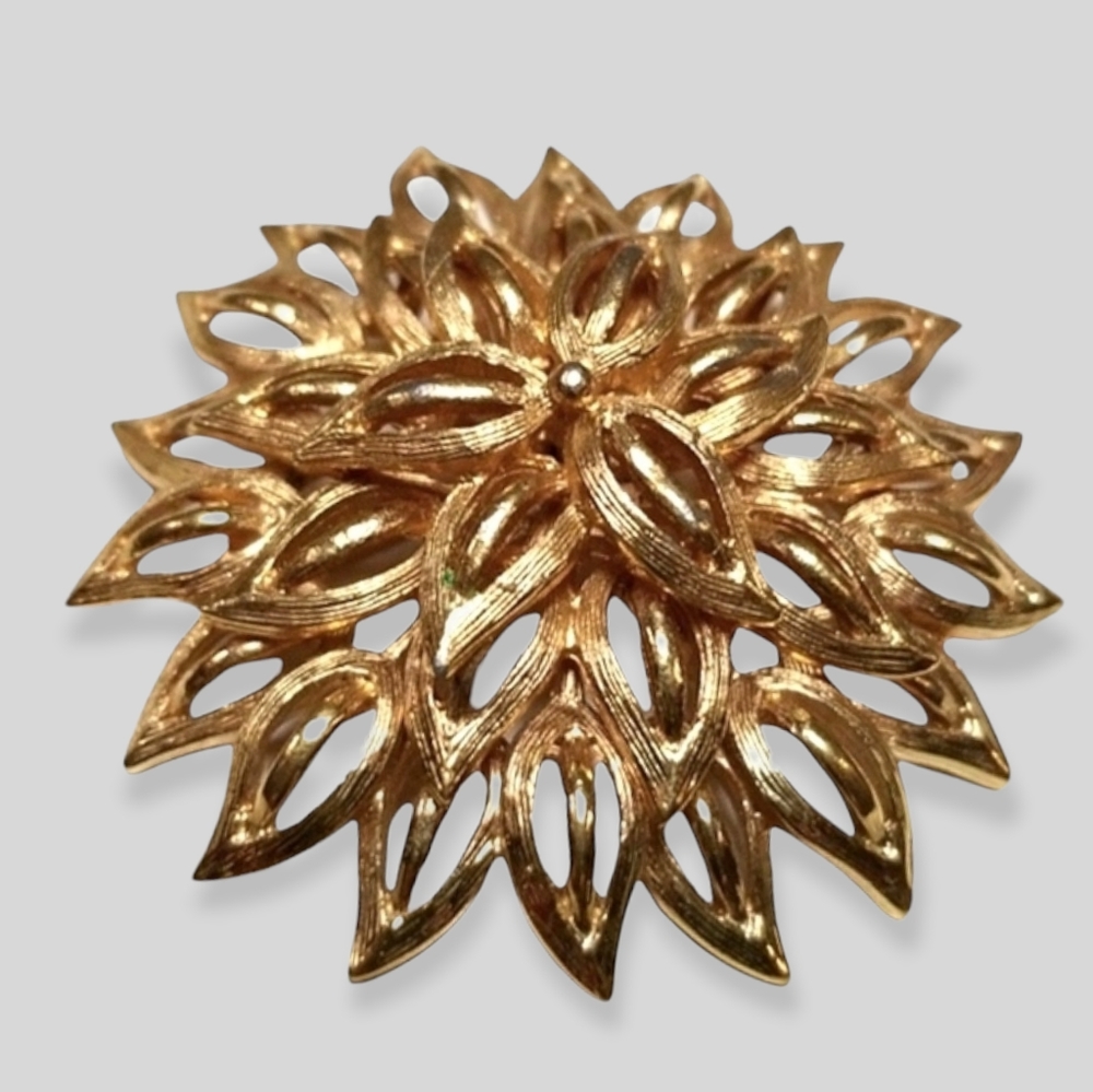 Vintage Signed Roget TM Large Gold Tone Metal Flower Brooch Pin - Picture 4 of 12